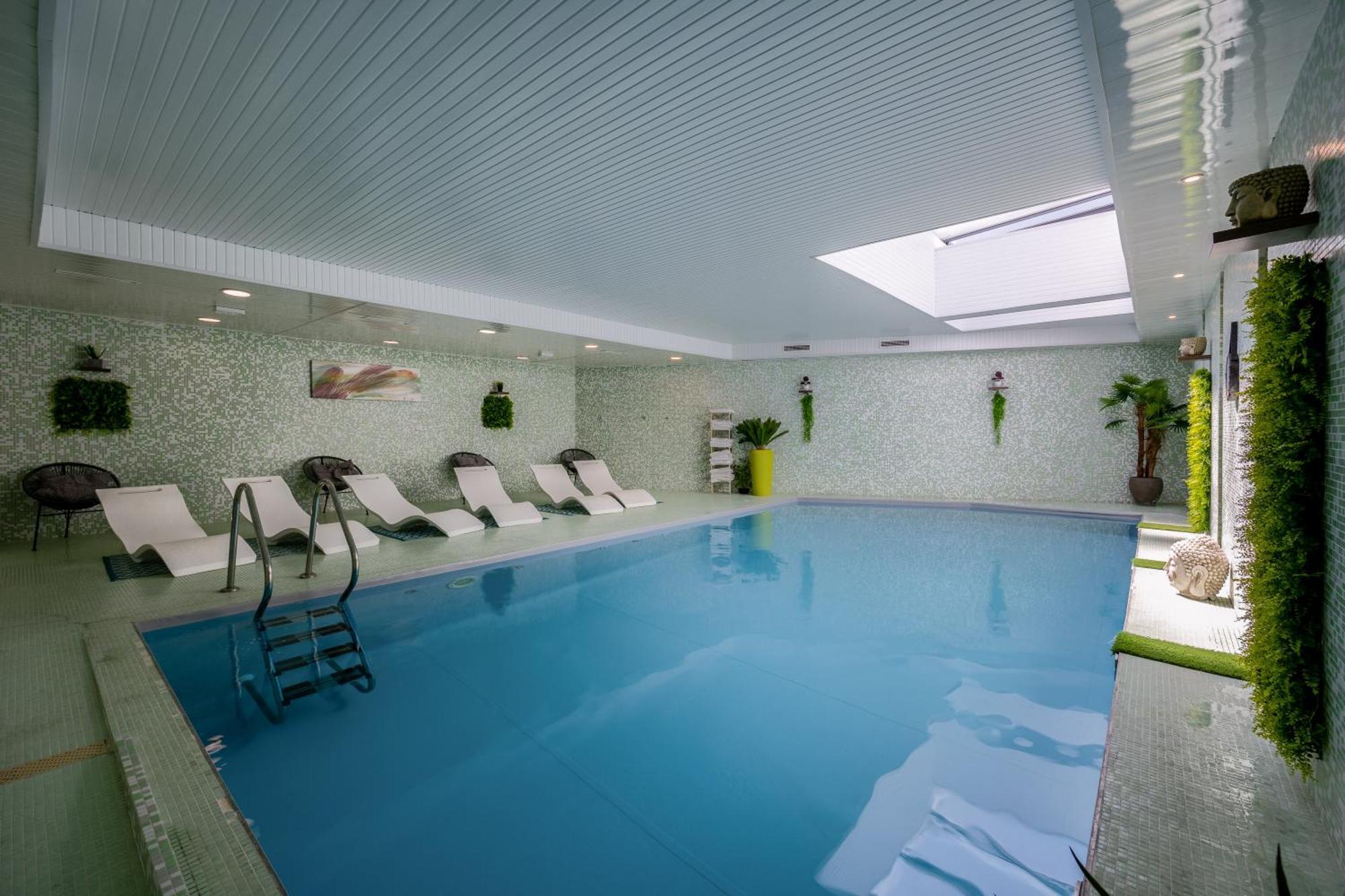 Hotel Et Spa Du Chateau Lagord Esterno foto