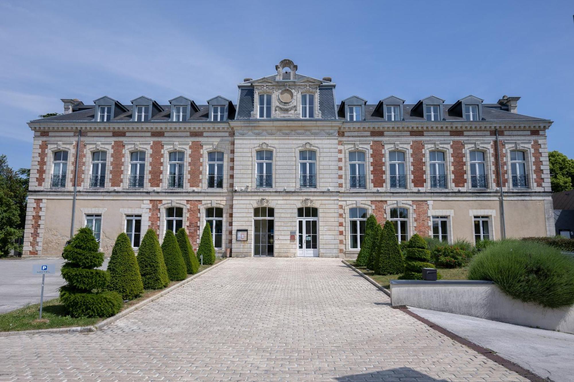 Hotel Et Spa Du Chateau Lagord Esterno foto