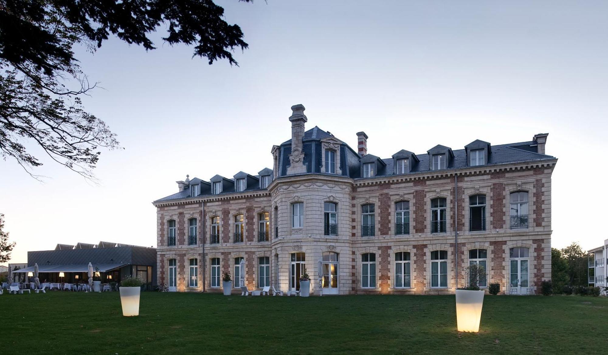 Hotel Et Spa Du Chateau Lagord Esterno foto